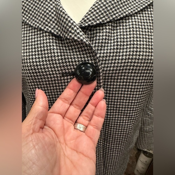 EUC Talbots Women's Black Houndstooth 2 Button  Wool Blazer with Pockets - Picture 5 of 6